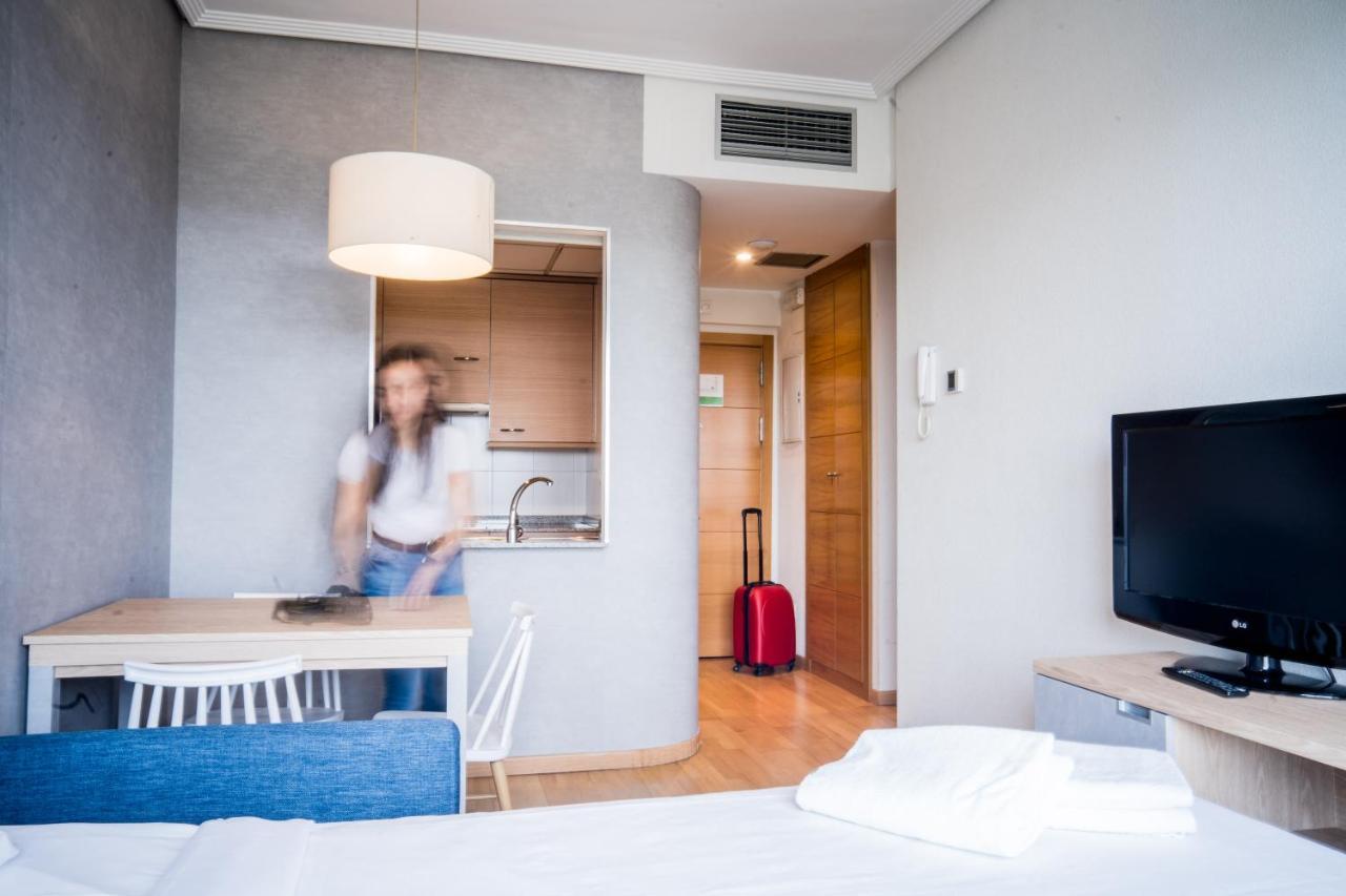 Compostela Suites Madrid Exteriör bild
