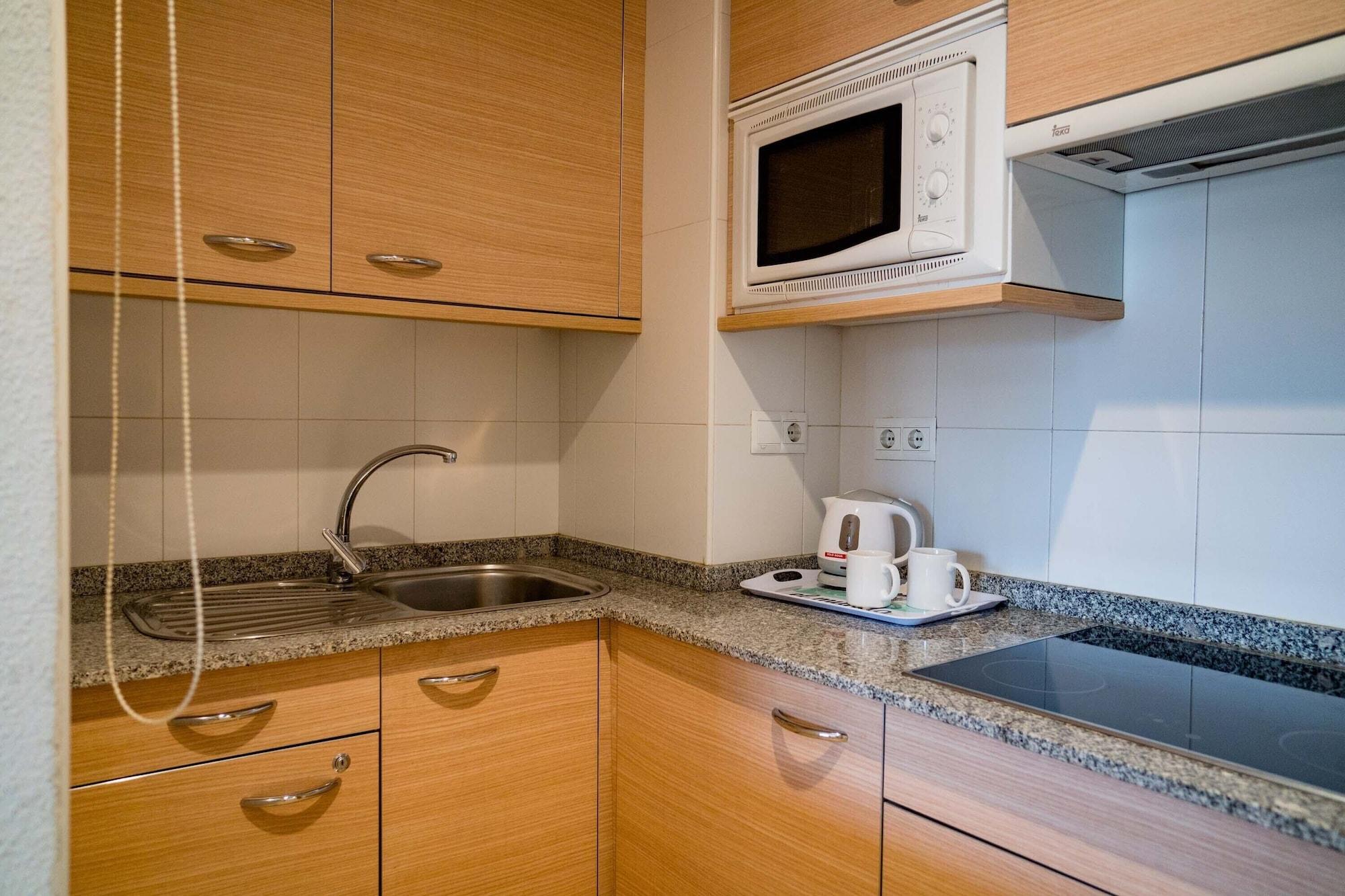 Compostela Suites Madrid Exteriör bild