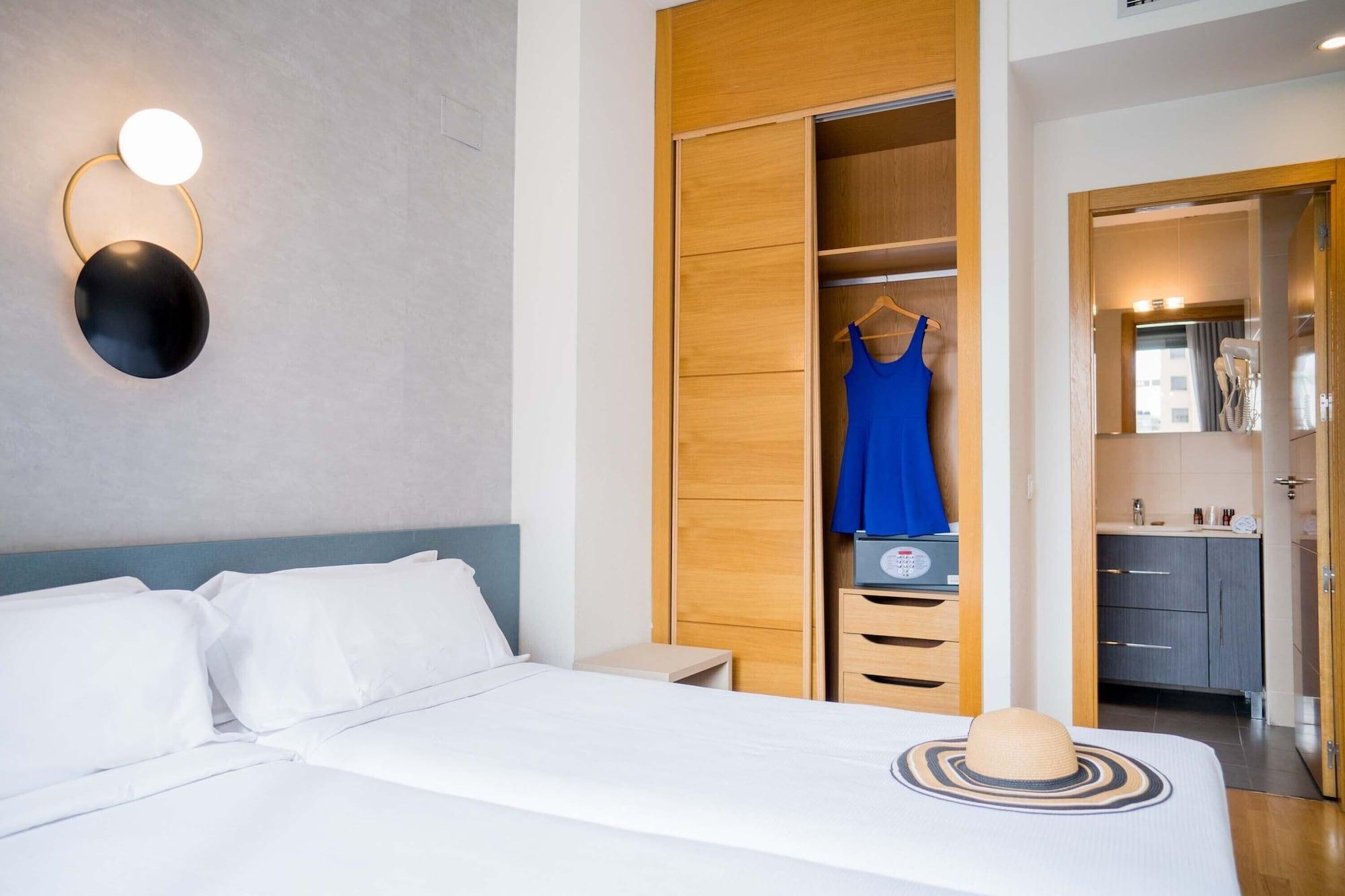 Compostela Suites Madrid Exteriör bild