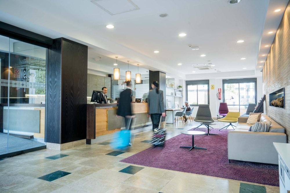 Compostela Suites Madrid Exteriör bild