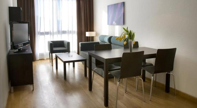 Compostela Suites Madrid Rum bild